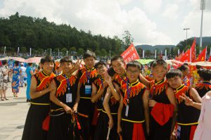 Les jeunes de l'équipe de fouet locale de Shuicheng